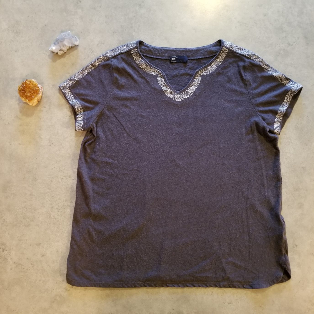 Gap Tee Cute Details, Size Medium